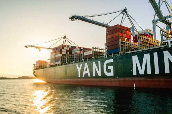 Comment trouver une location de vacances en Grèce avec des ateliers de cuisine méditerranéenne et des excursions en bateau?